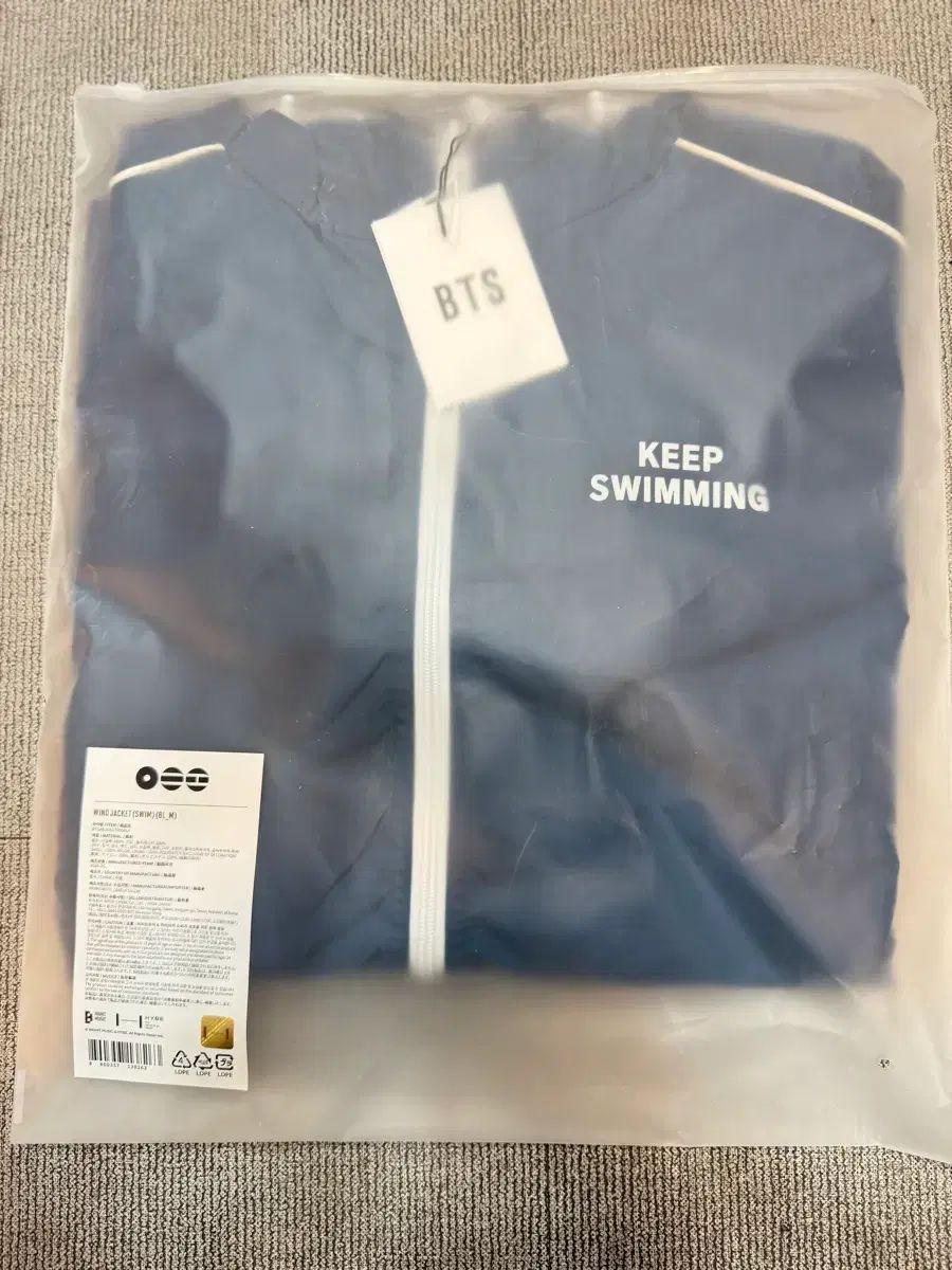 BTS Swim ウィンドブレーカー Mサイズ 出品 (当日配送可能)