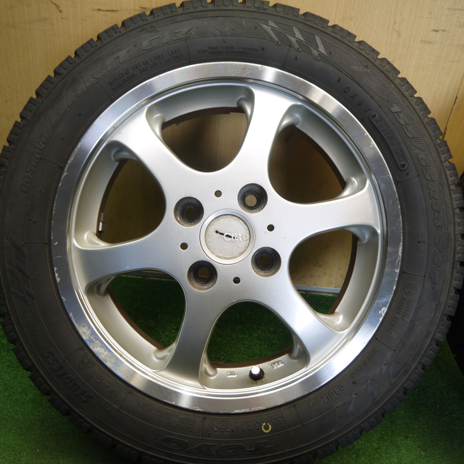 バリ溝！9.5分◎スタッドレス 155/65R14 トーヨー オブザーブ ガリット