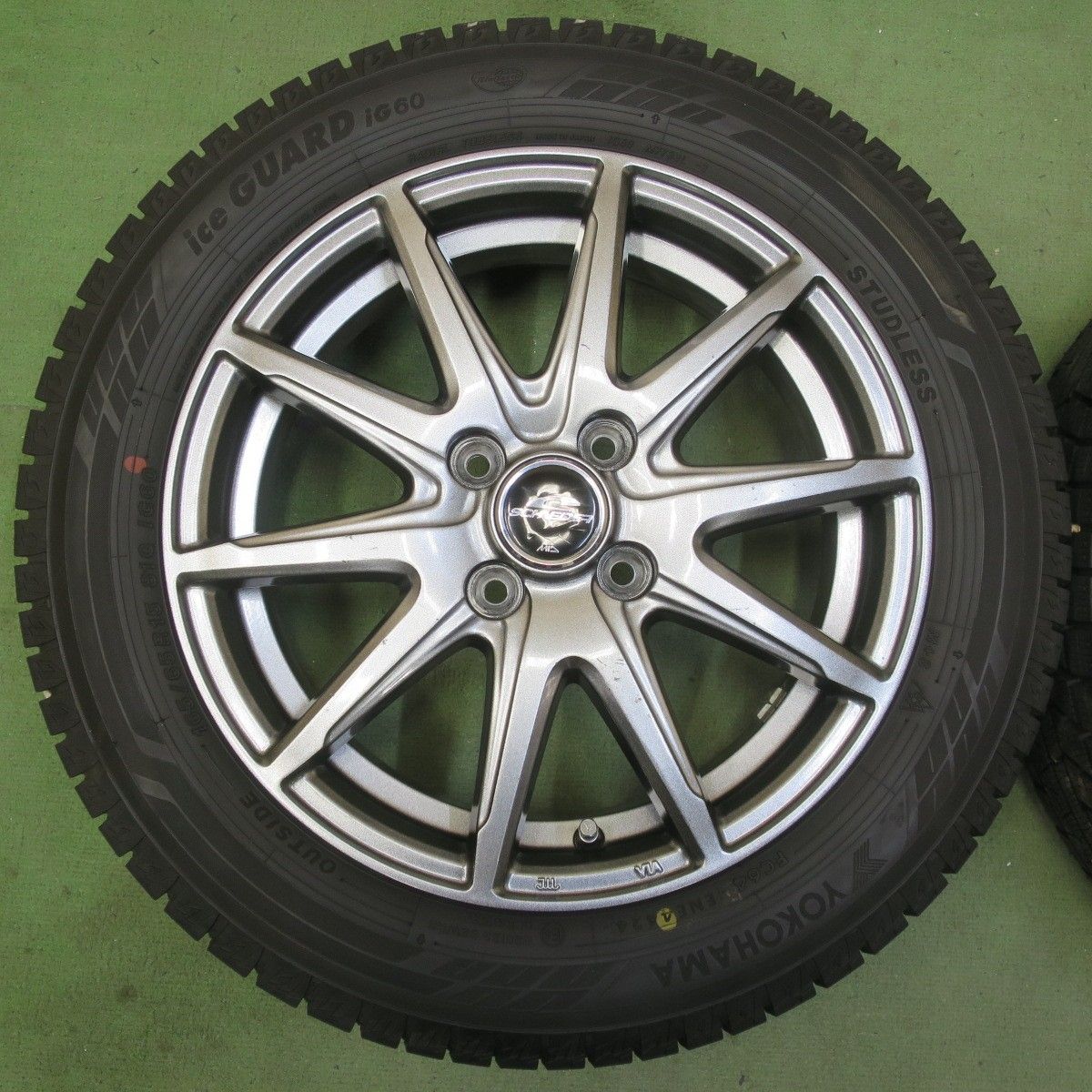バリ溝!24年!キレイ!ほぼ10分◎スタッドレス 165/65R15 ヨコハマ バリ溝!24年!キレイ!ほぼ10分◎スタッドレス 165/65R15 ヨコハマ