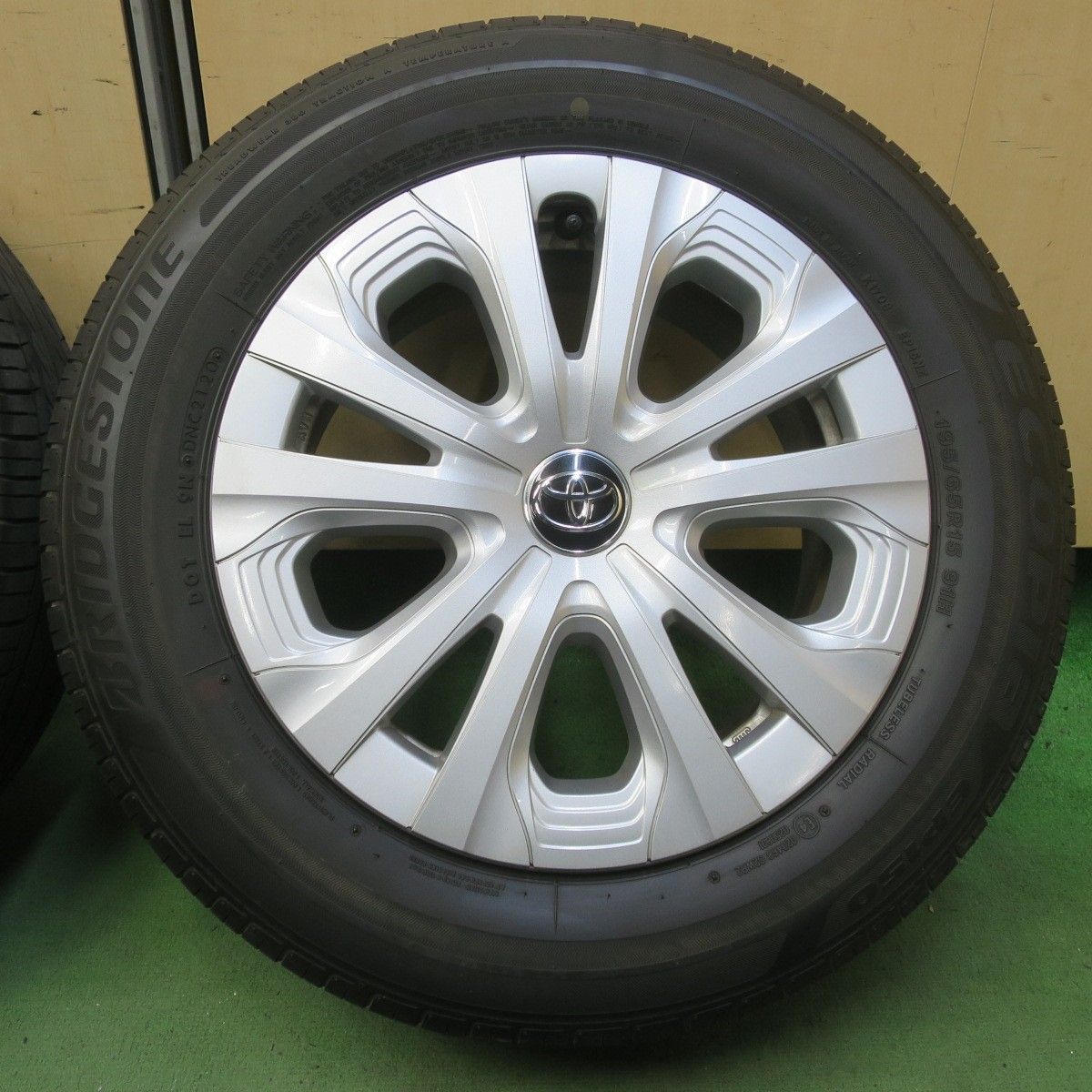 50プリウス純正ホイール15インチ 195/65R15ブリジストン NEXTRY 4本価格☆トヨタ 50系 プリウス 純正 195/65R15 ブリヂストン ネクスト