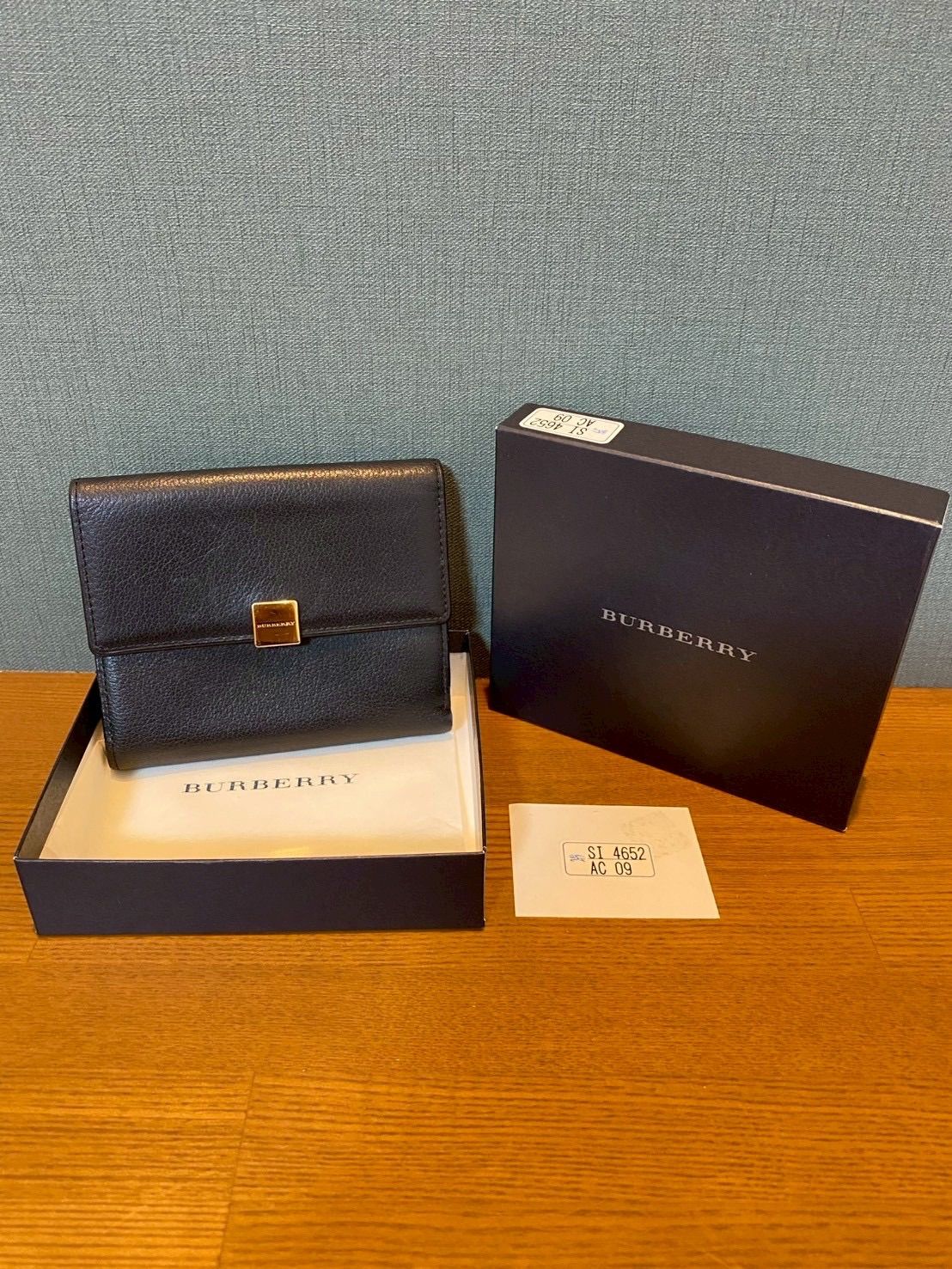 BURBERRY バーバリー 二つ折り財布 レザー ブラック ロゴプレート ノバ