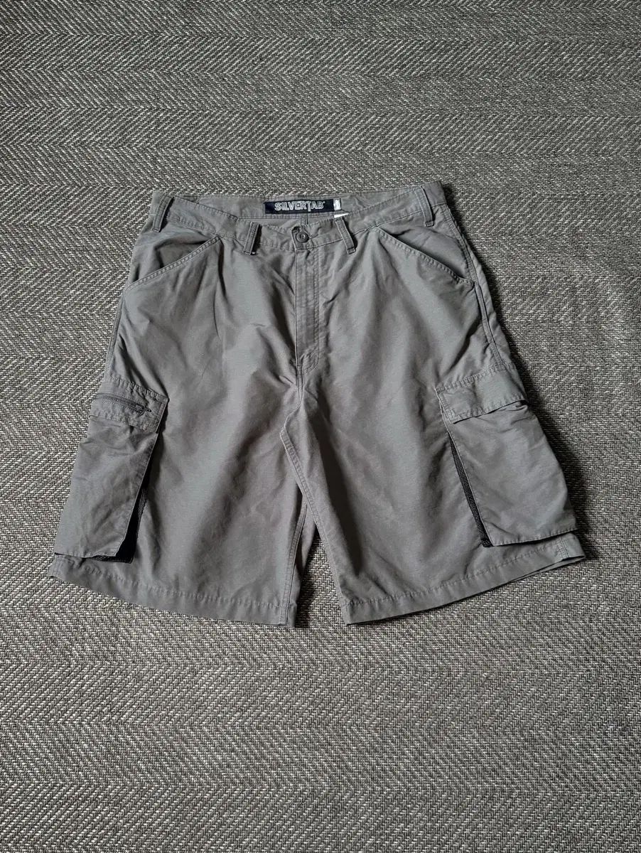 (38) リーバイス シルバータブ ナイロン ブレンド カーゴ ショーツ