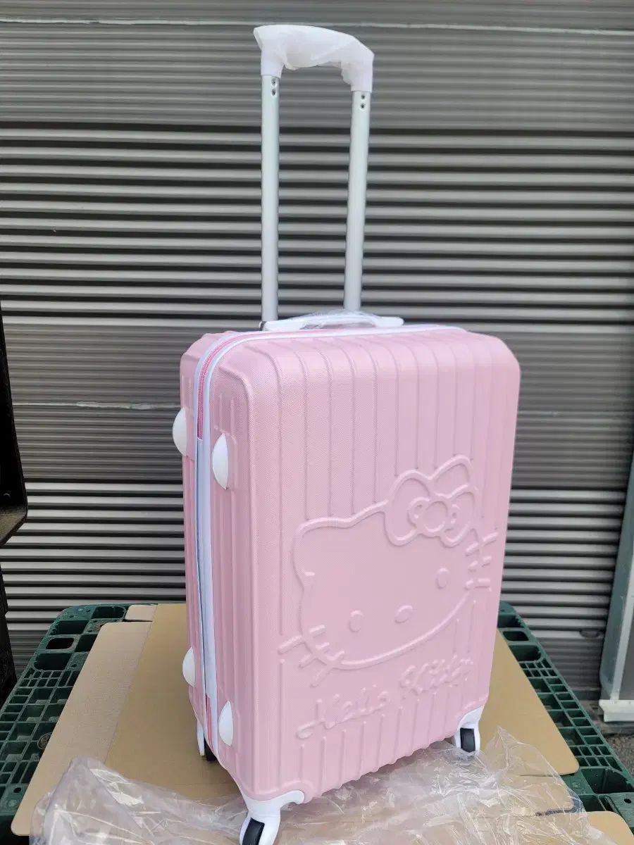 ハローキティ ins ピンク 20インチ 機内持ち込み キャリアー 新品