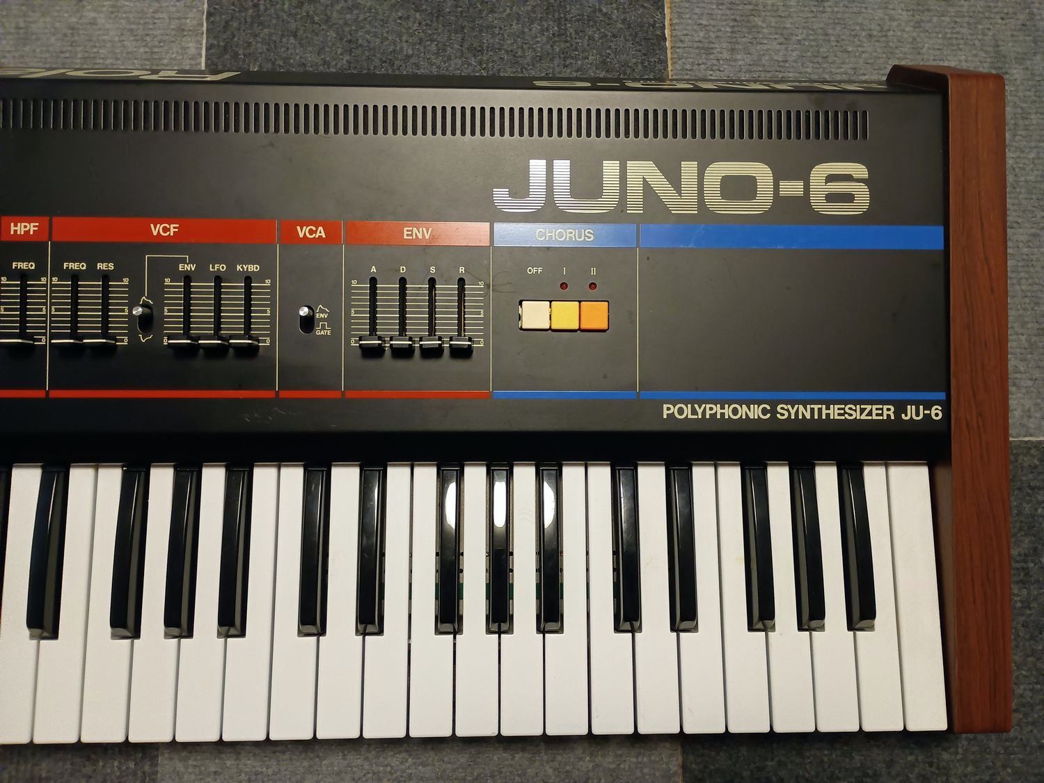 🎹【プロ整備済】Roland JUNO-6 アナログシンセ ハードケース付 - メルカリ
