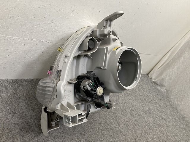 シエンタ NCP81G/NCP85G 純正 左 ヘッドライト/ランプ レベライザー