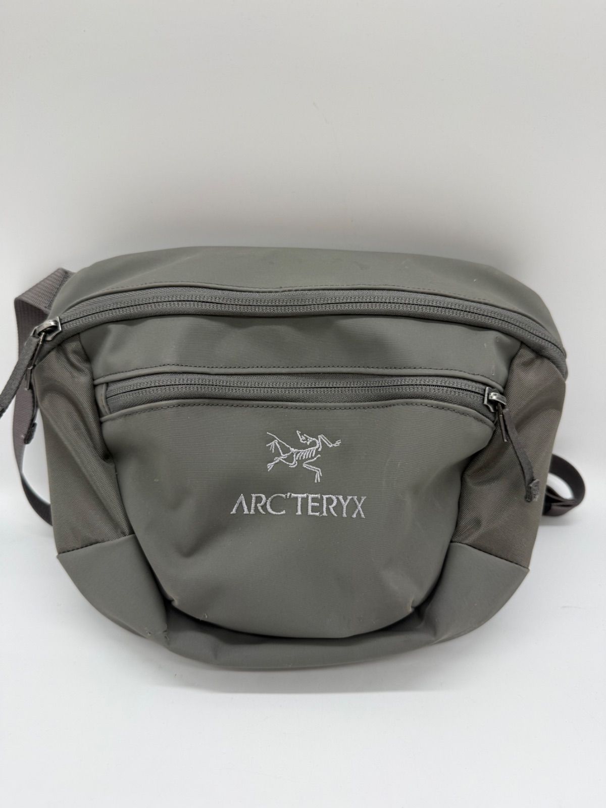 ARCTERYX ボディバッグ　グレー　雑色店