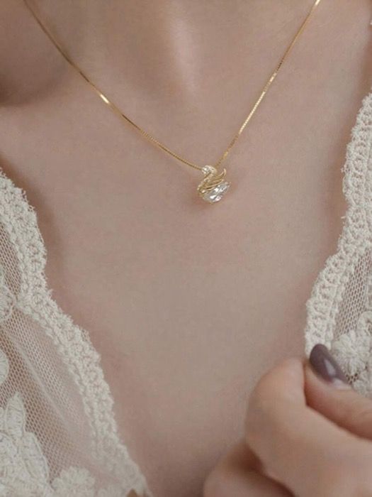 ジュエリー レディース ネックレス ペンダントネックレス 1個 S925スターリングシルバー ロマンチックなスワンペンダントネックレス、エレガントで繊細なミニマリストデザインのチョーカーネックレス、バレンタインデー、感謝祭、記念日のギフトに最適