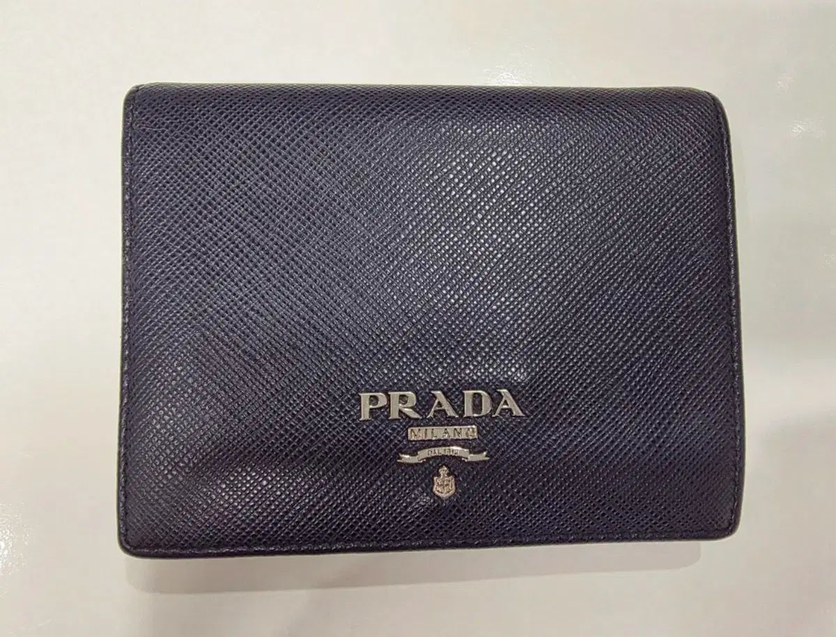 プラダ PRADA サフィアーノ 二つ折り財布 ネイビー 11,085円