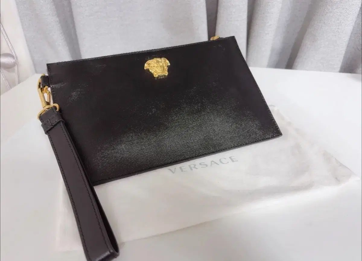 ヴェルサーチェ クラッチバッグ 出品