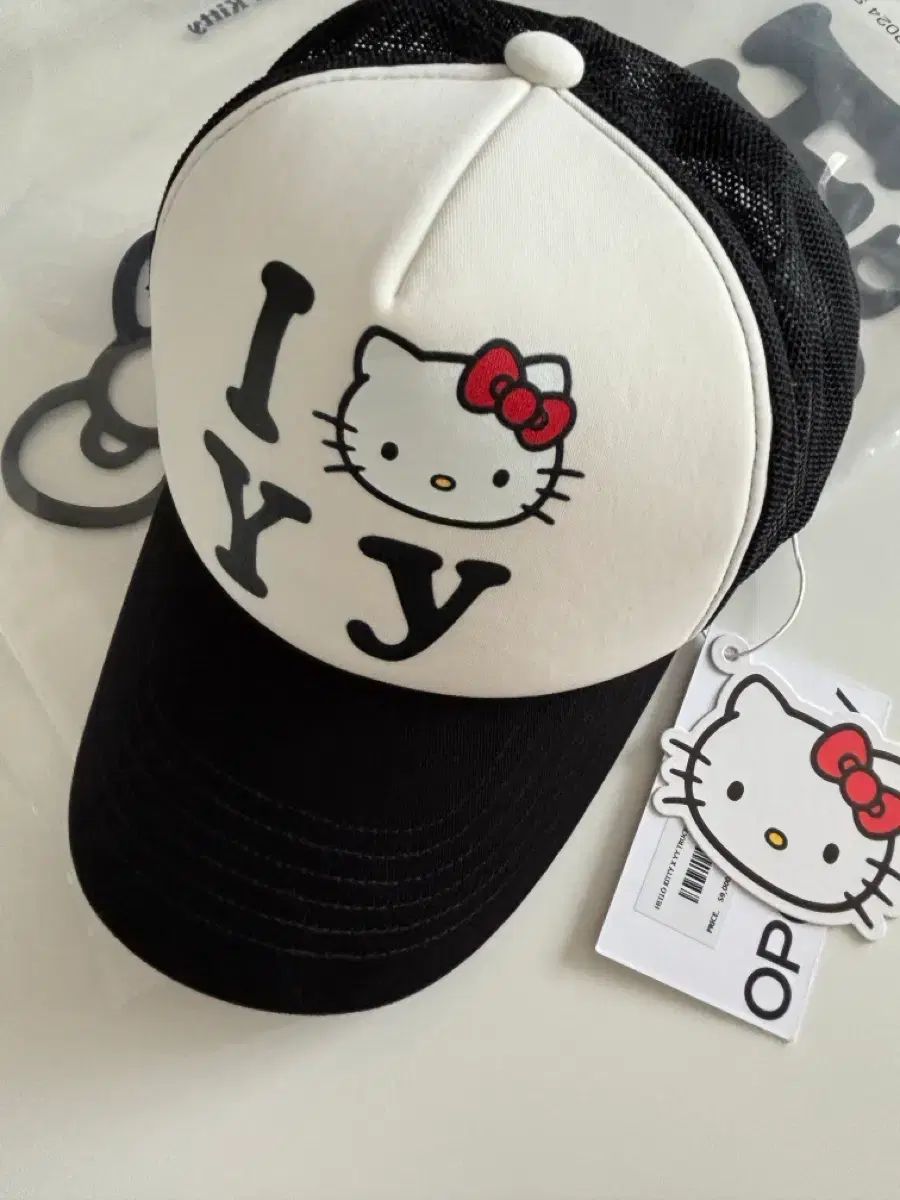 Open YY ハローキティ ベースボールキャップ タグ付き (未使用 新品)