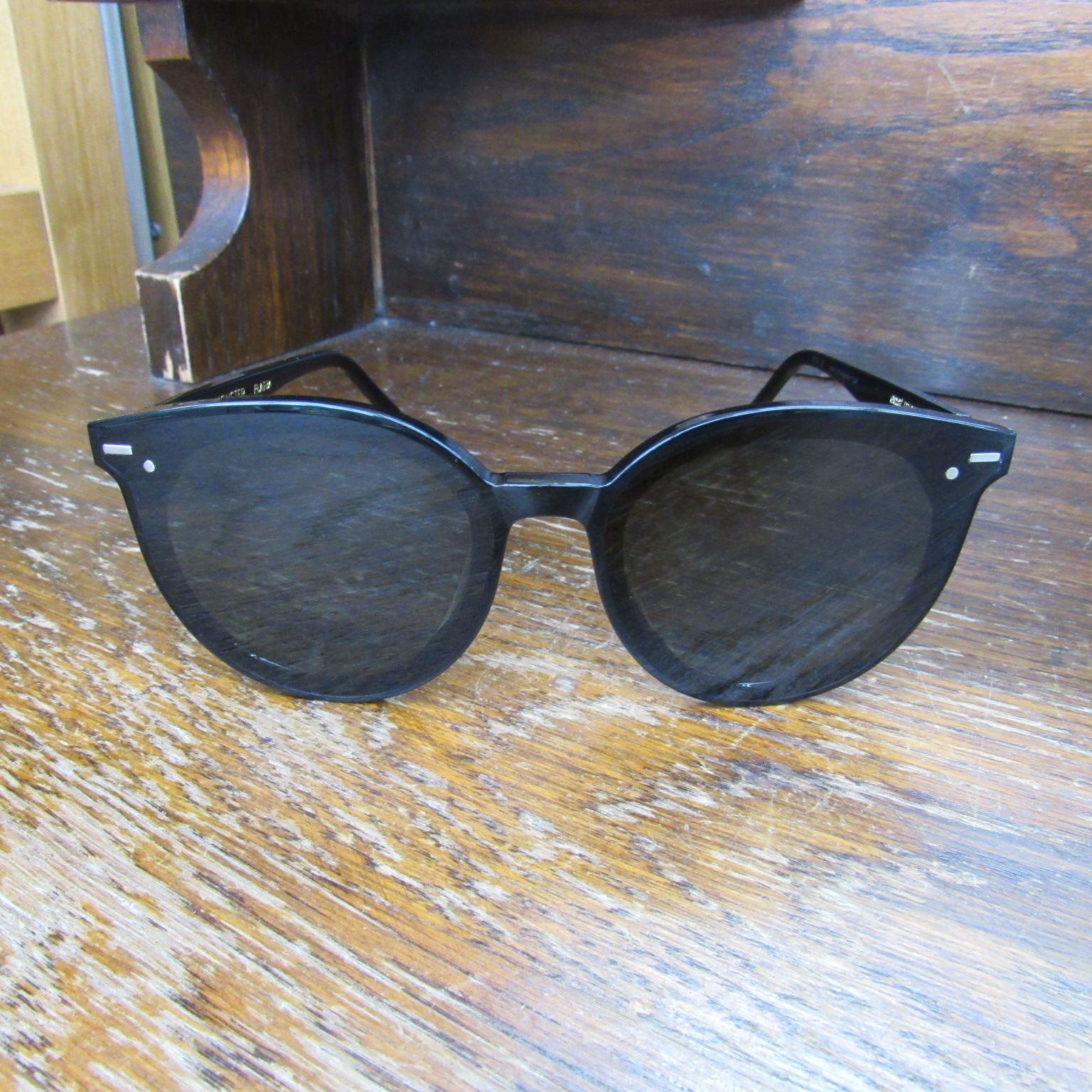 GENTLE MONSTER EAST MOON サングラス 黒 フルセット美品 GENTLE MONSTER EAST MOON 01 ジェントルモンスター サングラス