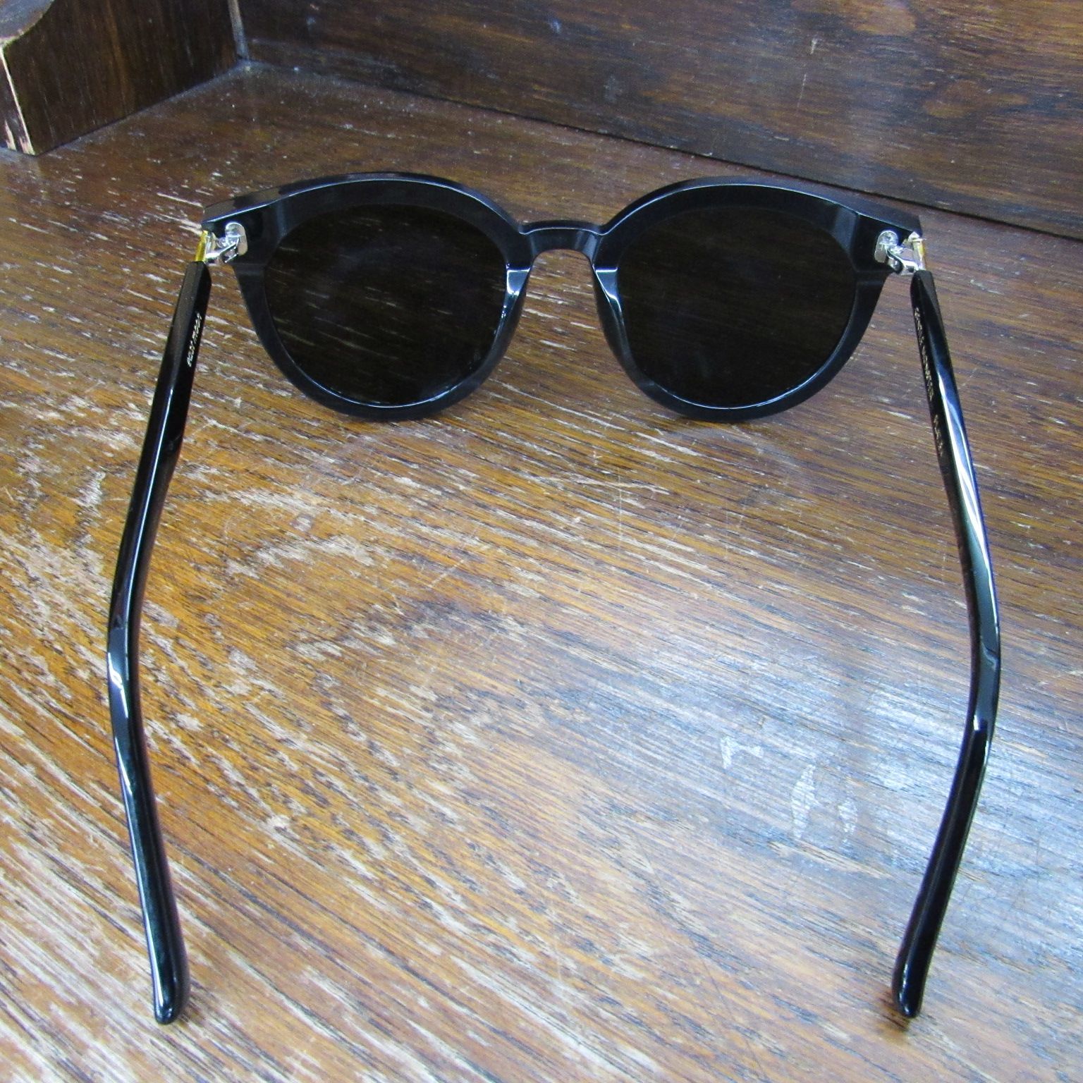 GENTLE MONSTER EAST MOON サングラス 黒 フルセット美品 GENTLE MONSTER EAST MOON 01 ジェントルモンスター サングラス