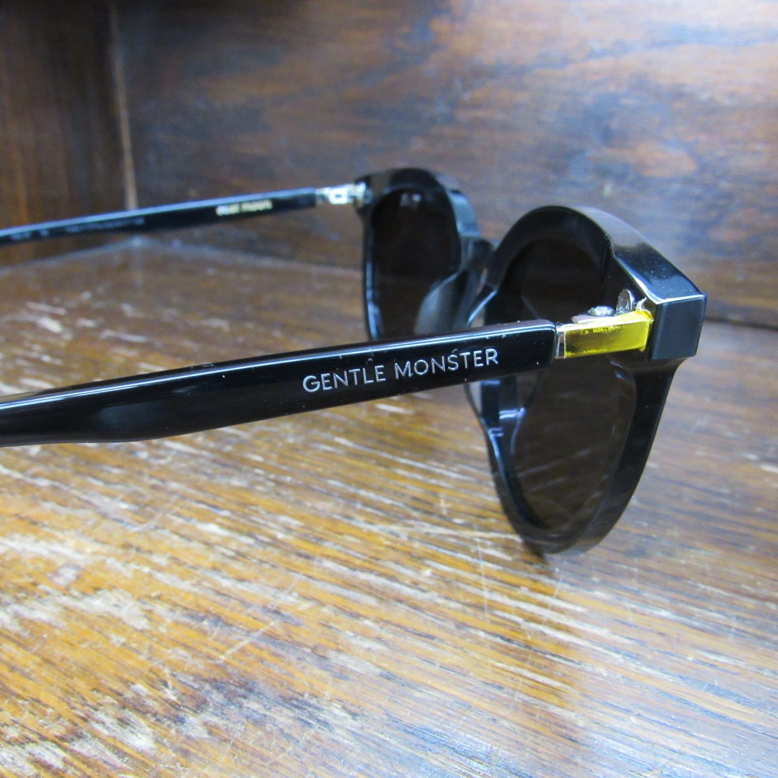 GENTLE MONSTER EAST MOON サングラス 黒 フルセット美品 GENTLE MONSTER EAST MOON 01 ジェントルモンスター サングラス
