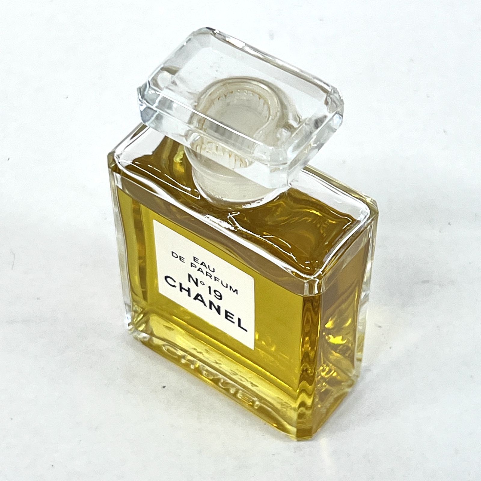 CHANEL N°19  PARFUM      廃盤、限定品 S0371 CHANEL シャネル N19 ナンバー19 No19 EDP オードパルファム