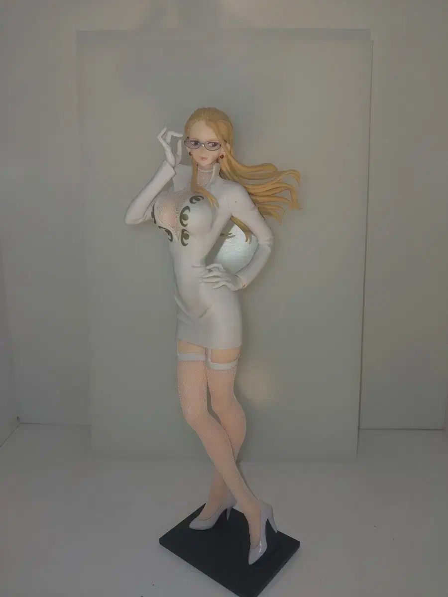 ONE PIECE グリッター＆グラマラス G&G カリファ BANPRESTO 白 - メルカリ