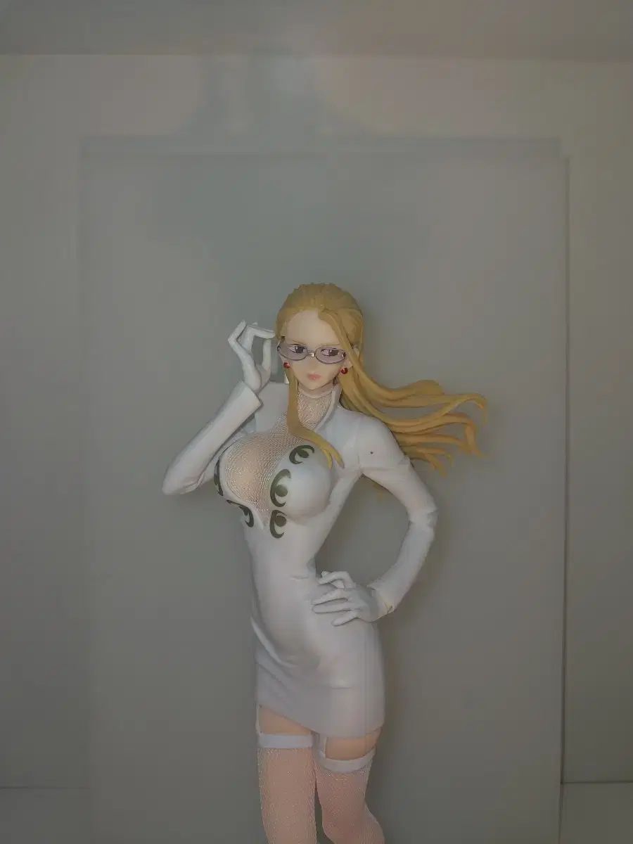 ONE PIECE グリッター＆グラマラス G&G カリファ BANPRESTO 白 - メルカリ