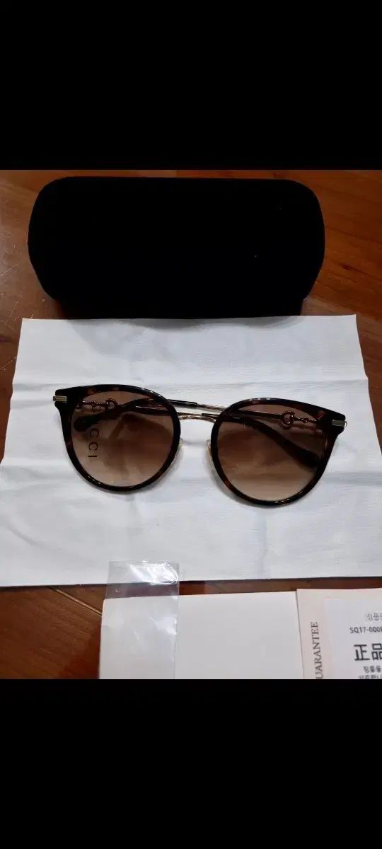 グッチ サングラス レオパード 柄 ほぼ新品