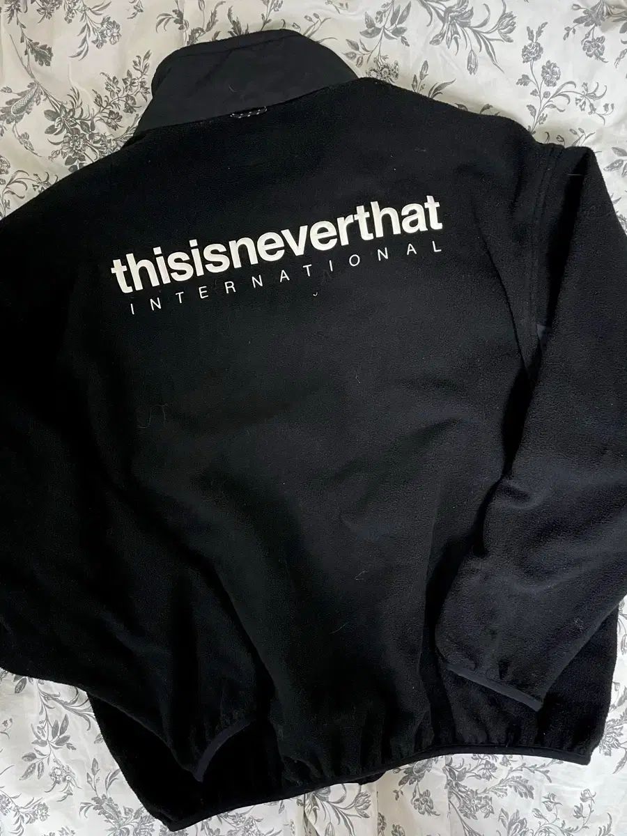 thisisneverthat(ディスイズネバーザット) フリース ブラック