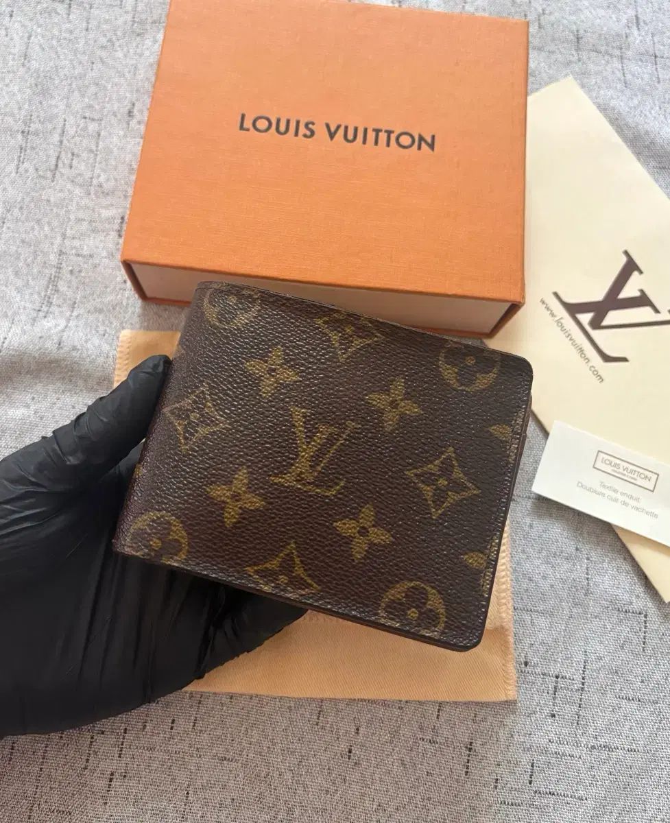 状態良し Louis Vuitton ルイヴィトン モノグラム 二つ折り財布