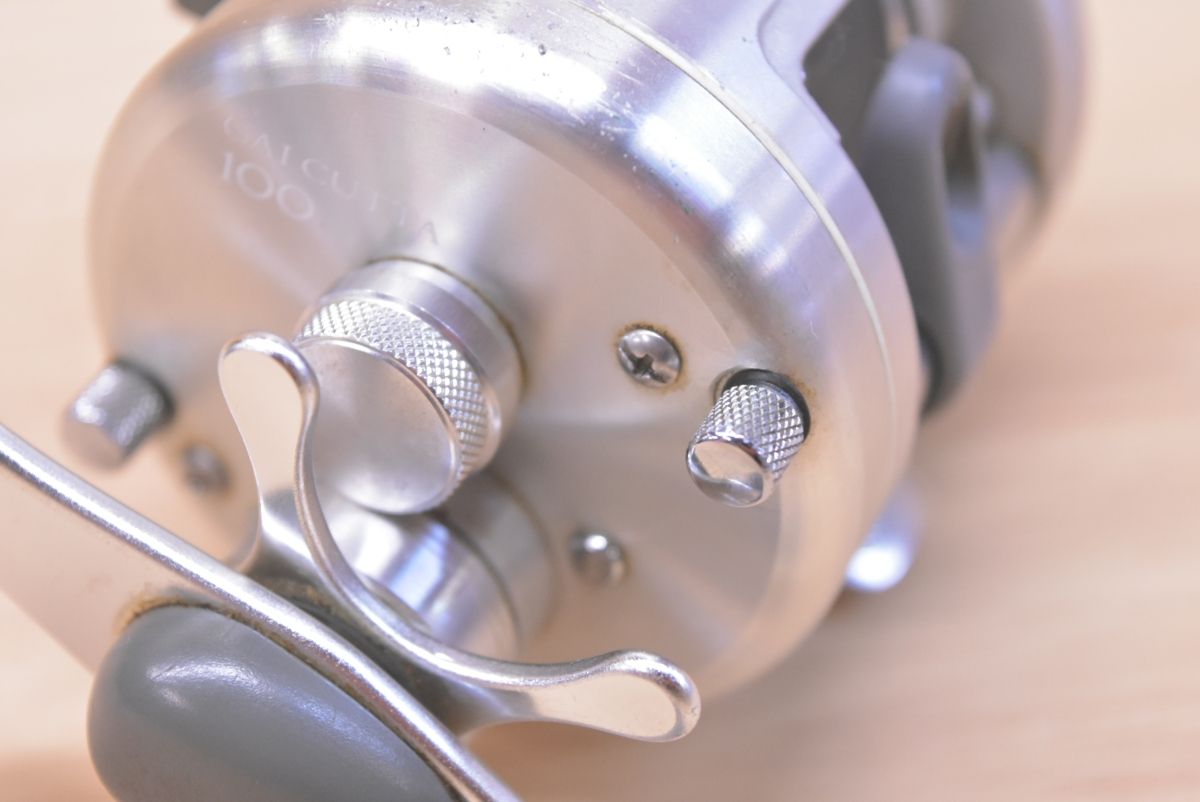 シマノ 92 カルカッタ 100 ベイトリール 右 SHIMANO CALCUTTA バス釣り