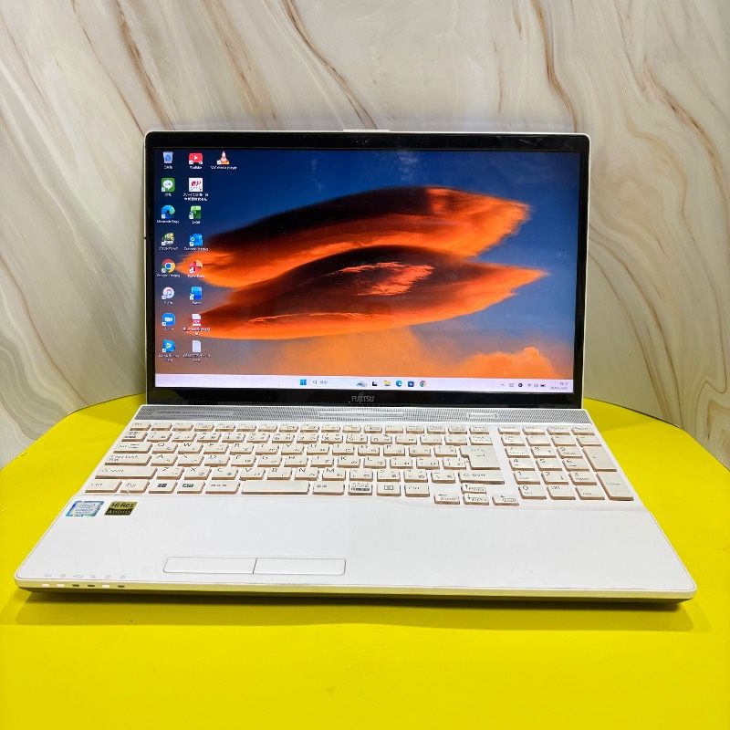 Core i7 8世代 LIFEBOOK Win11 SSD Office付 富士通 - メルカリ