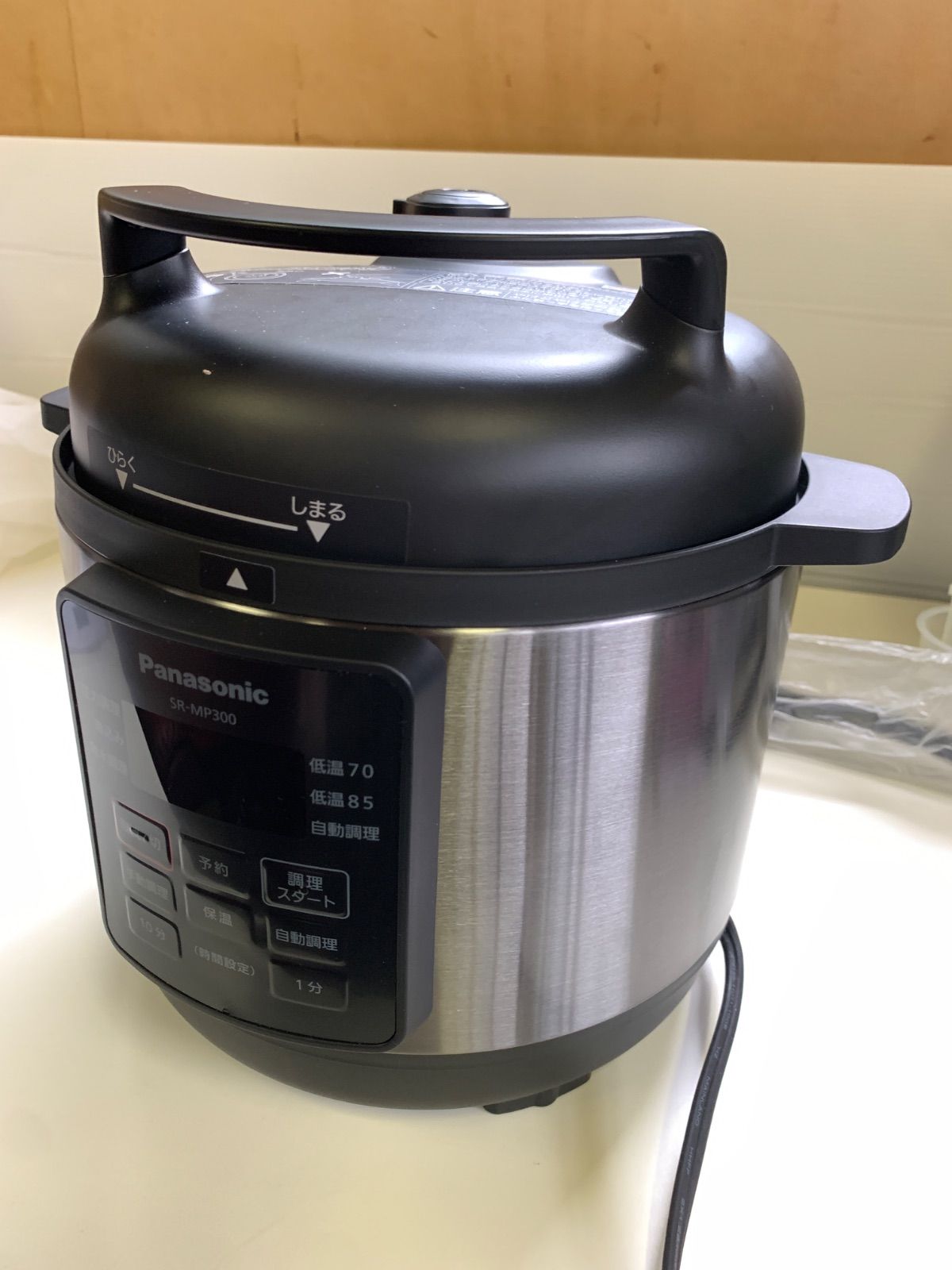 【新品未使用】パナソニック製　電気圧力なべ　SR-MP300-K　2022年製