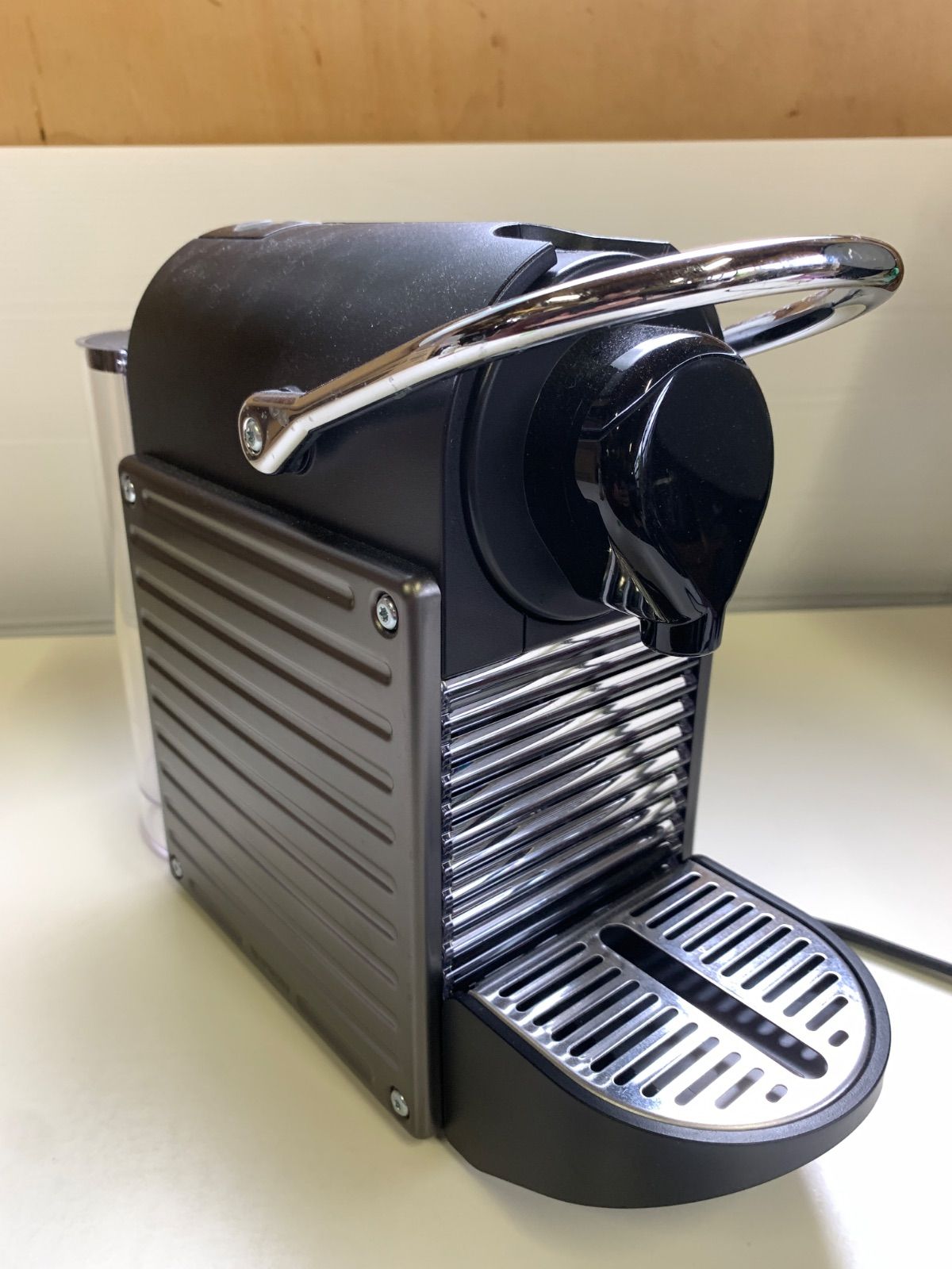 【美品】ネスプレッソ コーヒーメーカーピクシー ツー（Nespresso Pixie II）型番C61 2021年製