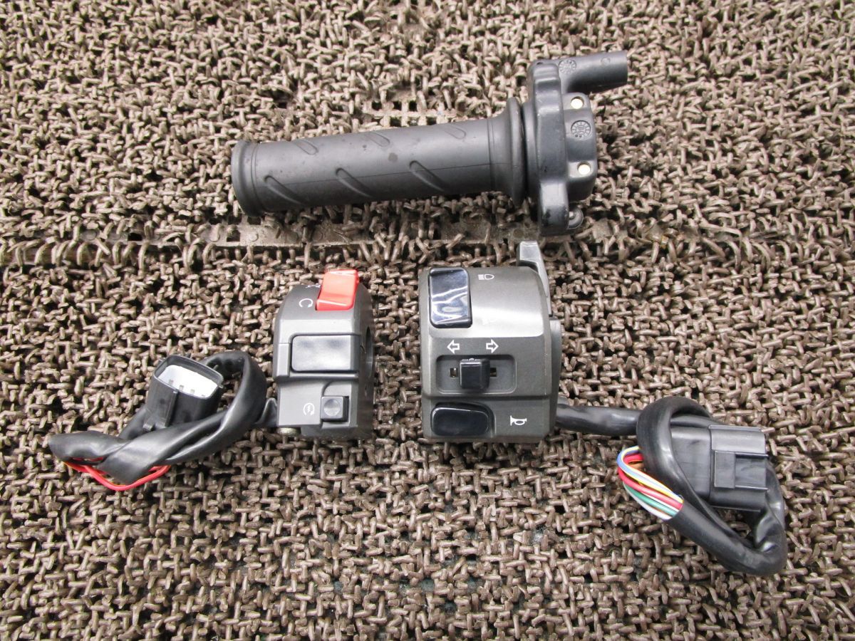 ドカティ モンスター400 ハンドルスイッチ 左右 ●B6935！スロットル ZDMM407AA4B 【 ZDM400A2 】 動画有 M400 MONSTER インジェクション