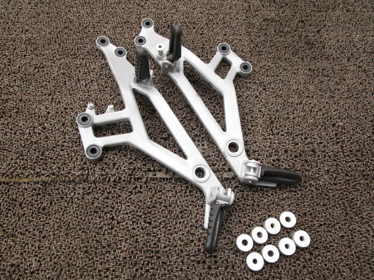 ドカティ モンスター400 ステップ 左右 □B6906！ZDMM407AA4B 【 ZDM400A2 】 DUCATI 動画有 M400 MONSTER FI インジェクション