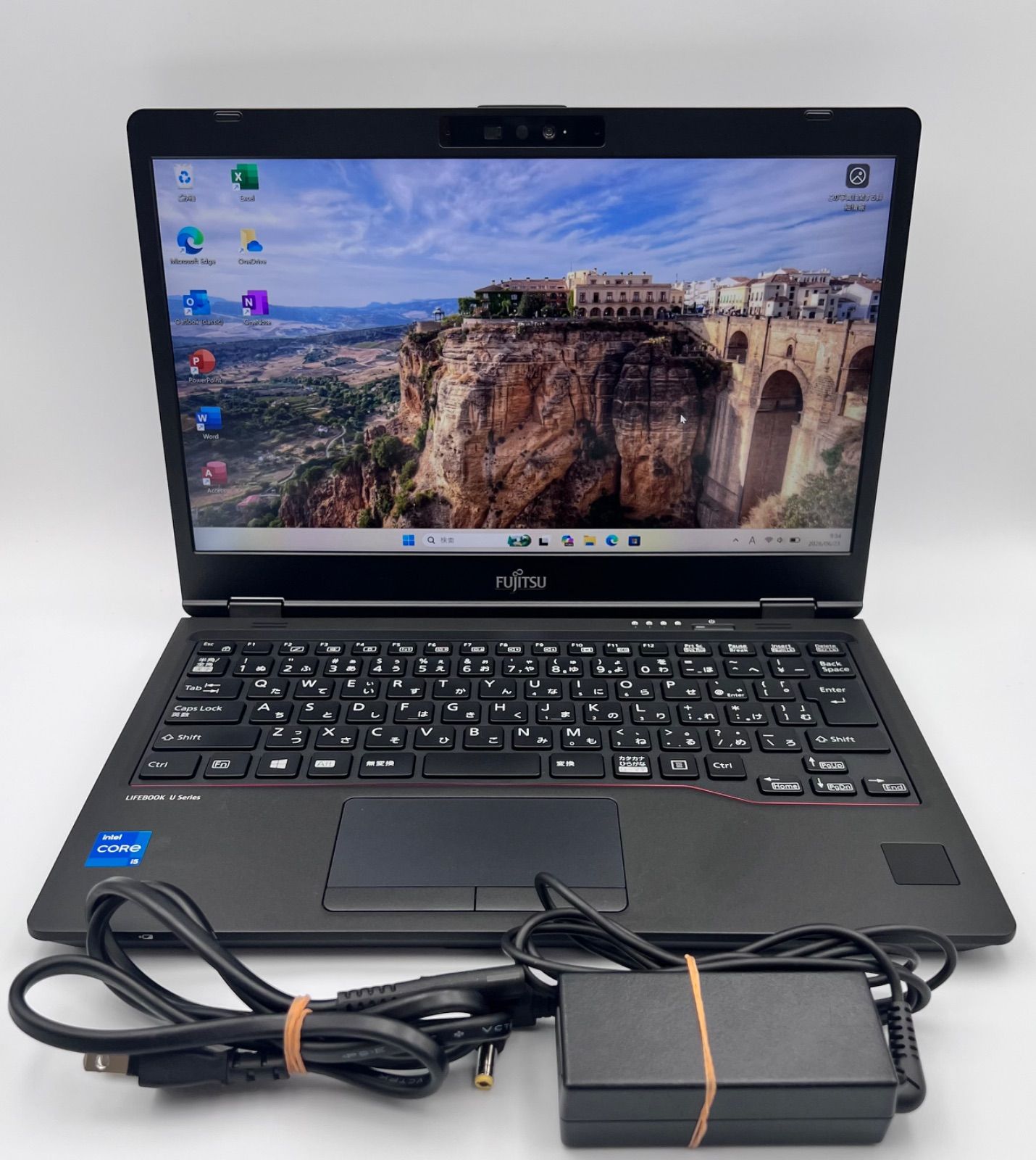 B331// LIFEBOOK U7311/F i5-1145G7 11世代 8GB / 256GB / Windows 11 Pro / Office 2024 付き