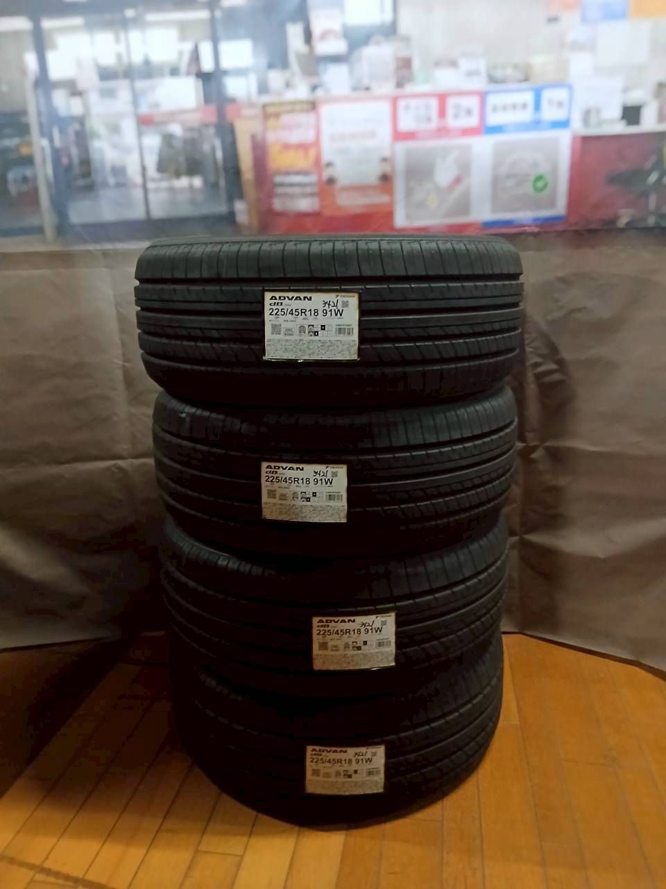ﾖｺﾊﾏﾀｲﾔ　ｱﾄﾞﾊﾞﾝdB V552　225/45R18　2021年製　4本ｾｯﾄ　★オク035