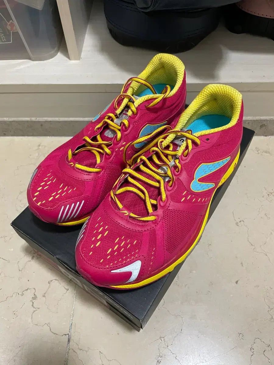 ニュートン Motion IV ランニングシューズ