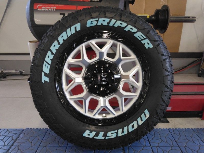 【新品/4本】 デリカ D5 エクストレイル RAV4 タイヤホイール モンスタ テレングリッパー 215/70R16 LEXXEL InFerno 16インチ