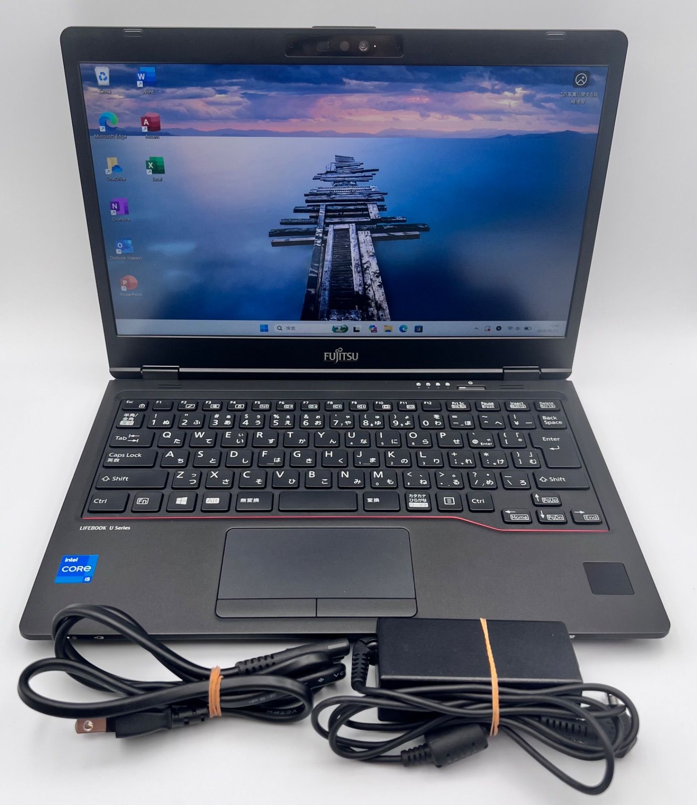 B340// LIFEBOOK U7311/F i5-1145G7 11世代 8GB / 256GB / Windows 11 Pro / Office 2024 付き