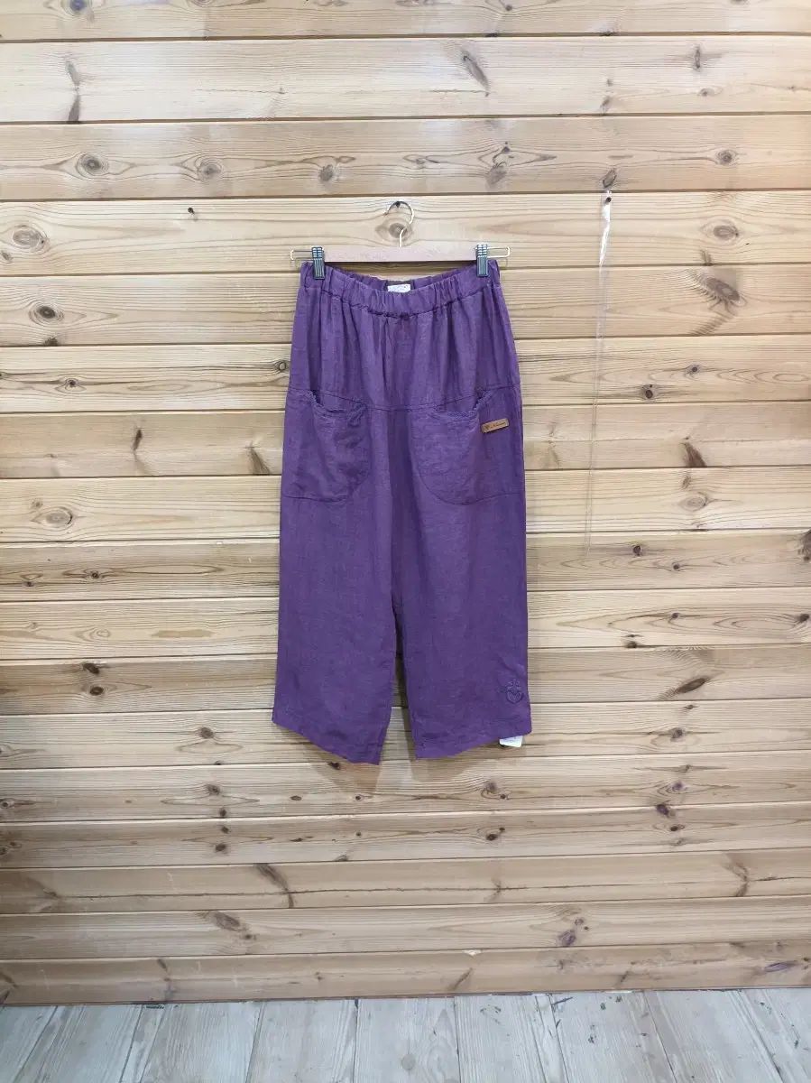 紫の7分丈ズボン