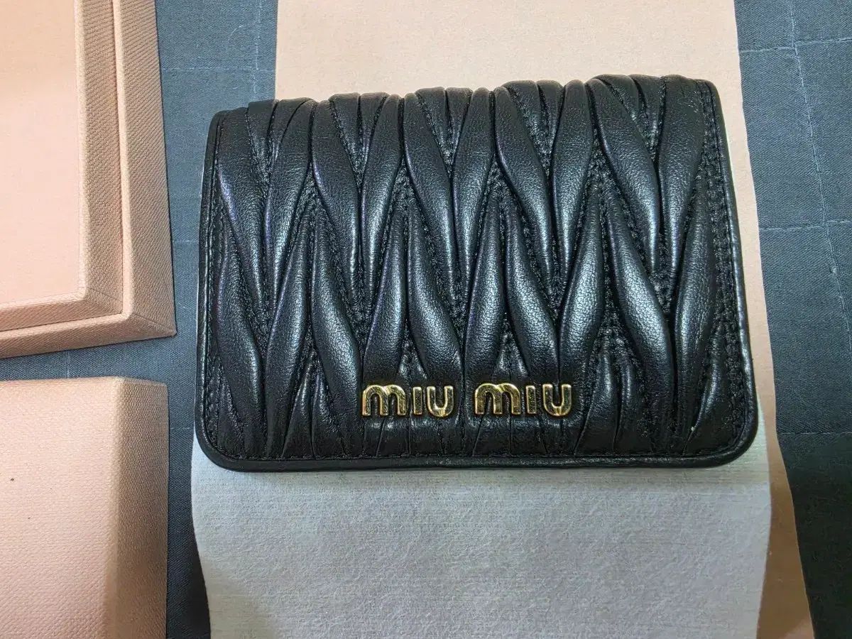 ミュウミュウ マテラッセ 財布 ブラック 5MH016 未使用 フルセット