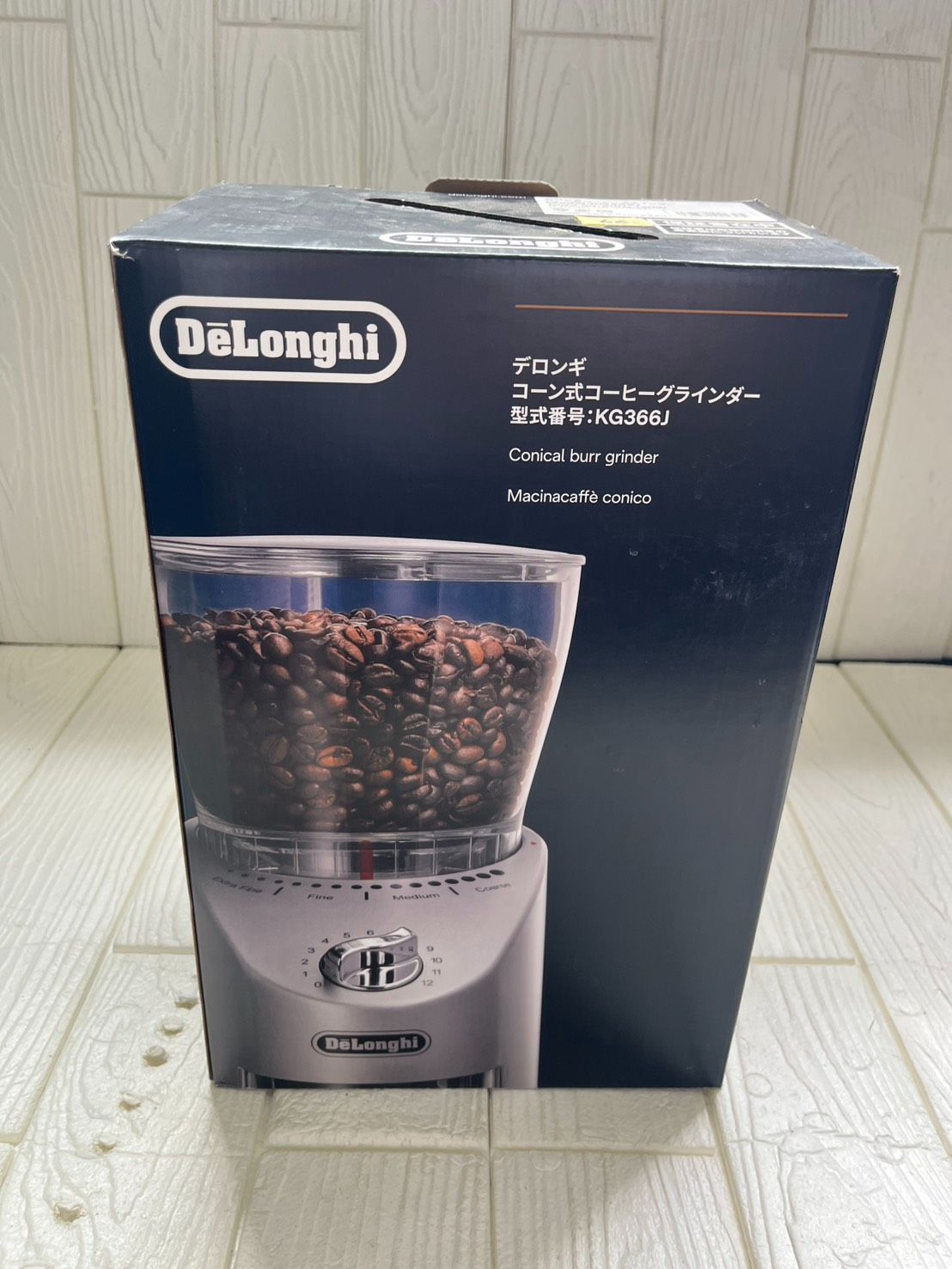 【未使用品】DeLonghi デロンギ コーン式コーヒーグラインダー KG366J シルバー 箱付き