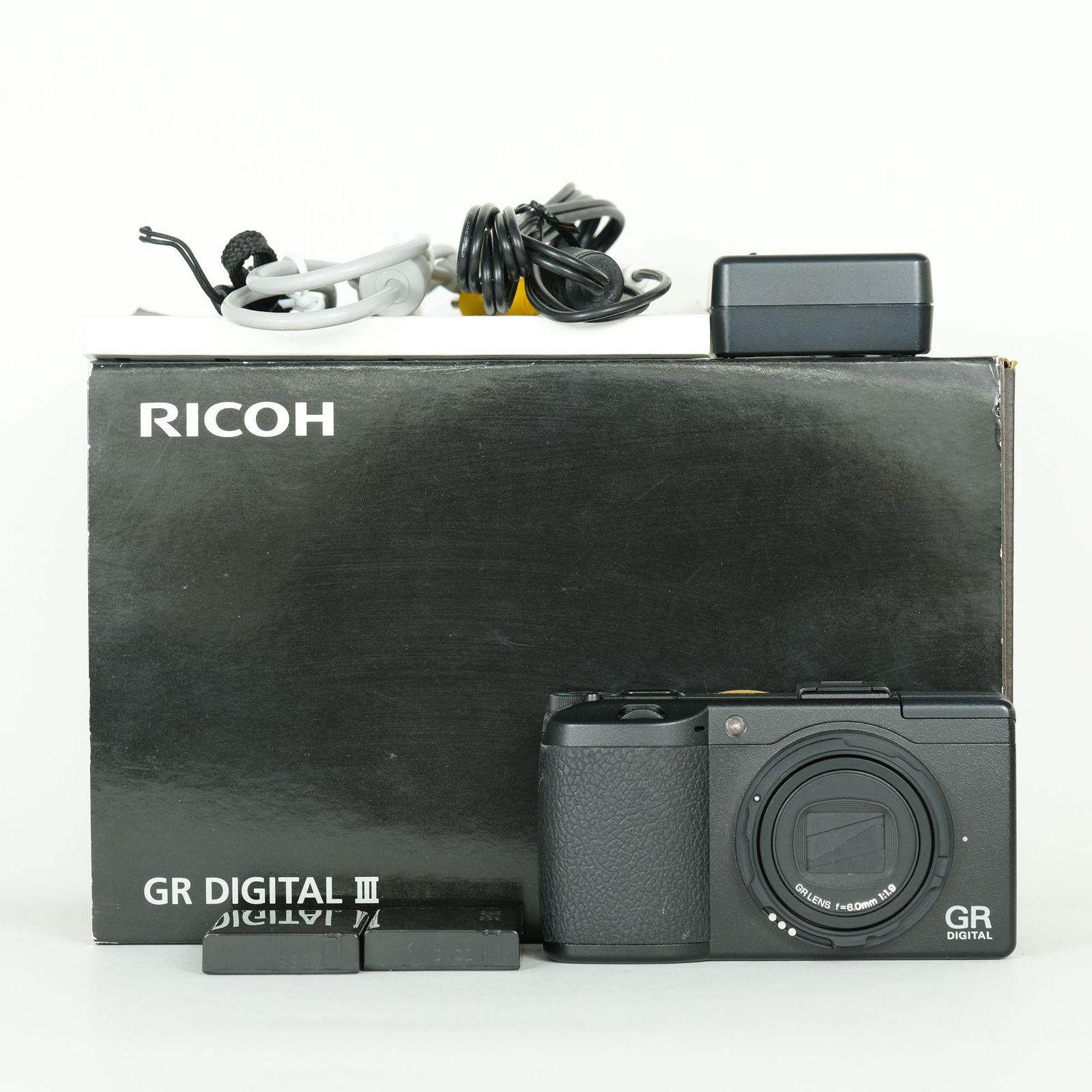 良品 | シャッター数4,200回｜バッテリー2個付] RICOH GR DIGITAL III