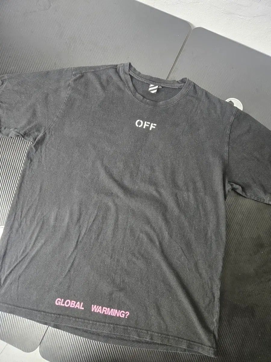 オフホワイト 半袖 Tシャツ ブラック
