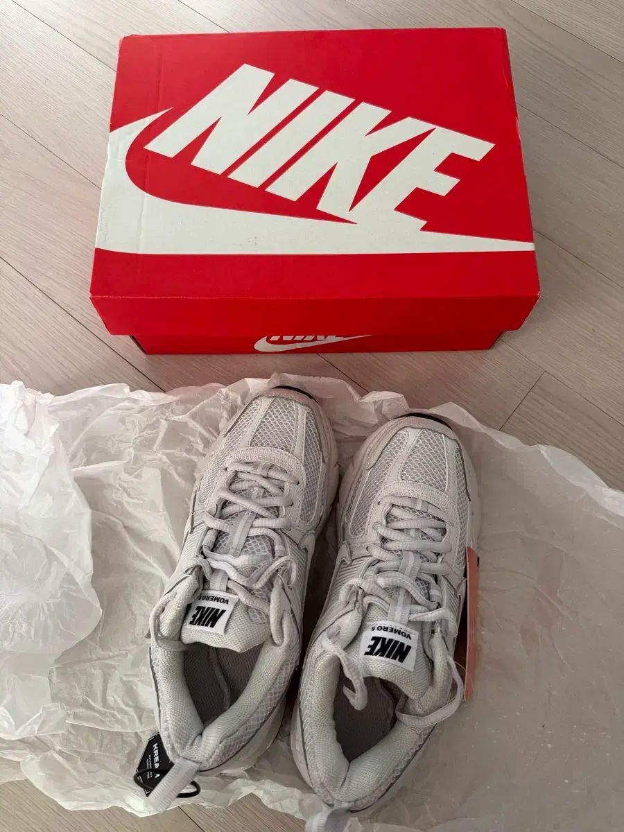 NIKE ボメロ5 210 新品 出品