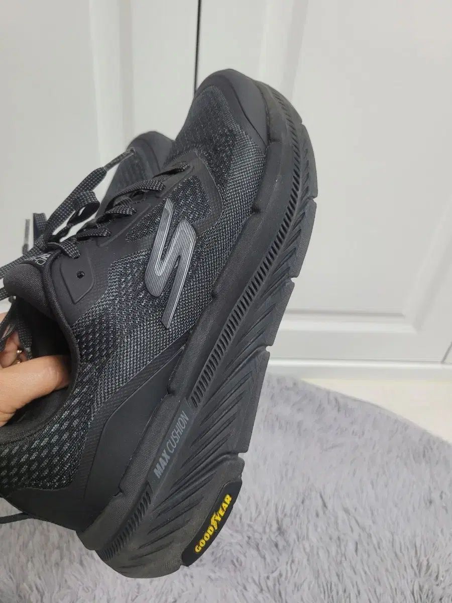 新品) SKECHERS マックス クッション 275