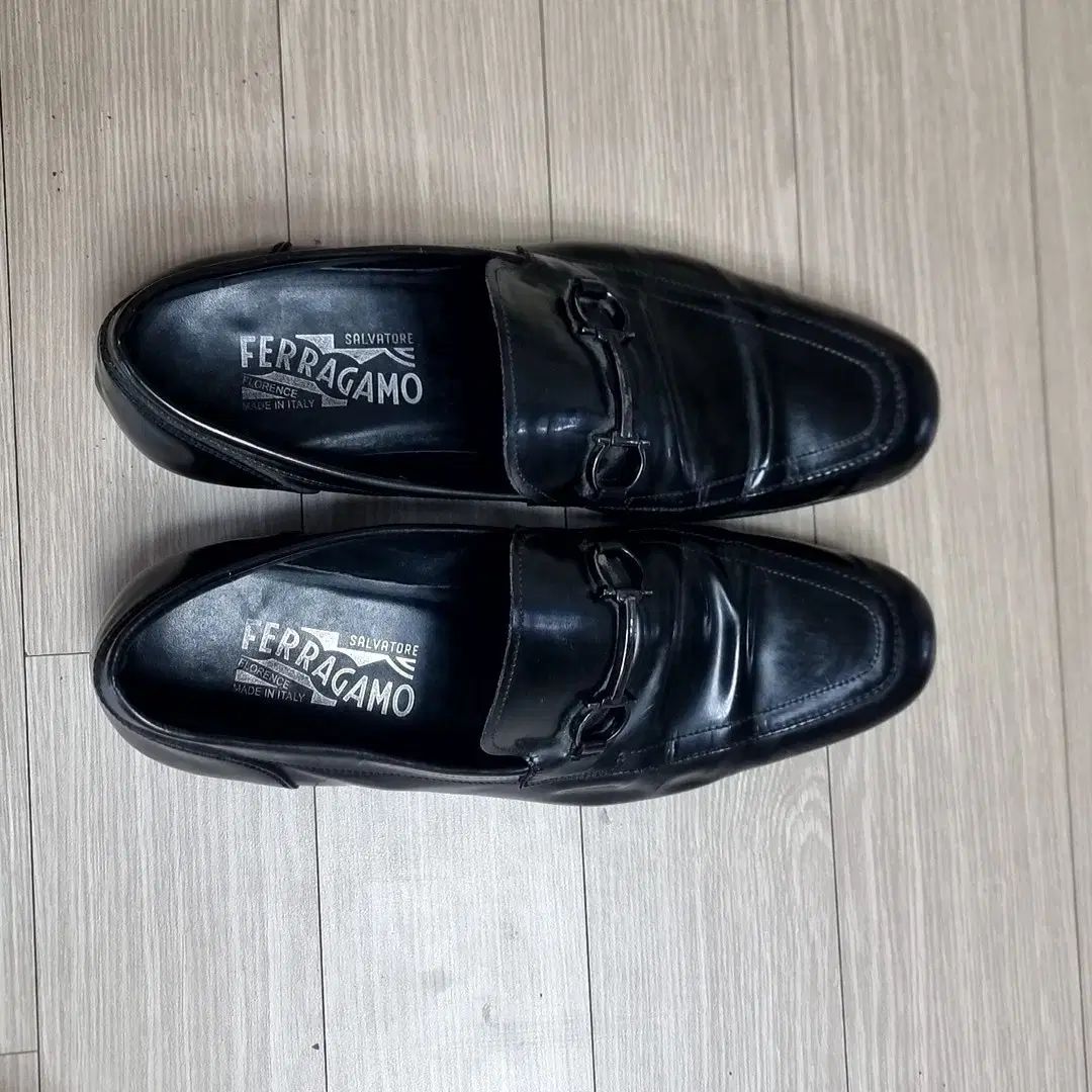 FERRAGAMO フェラガモ ローファー ブラック(7EEE)