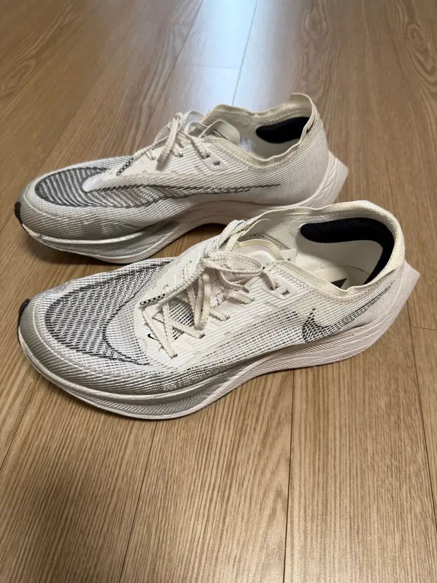 265 NIKE ズーム X ヴェイパーフライ ネクスト%2 ホワイトシルバー