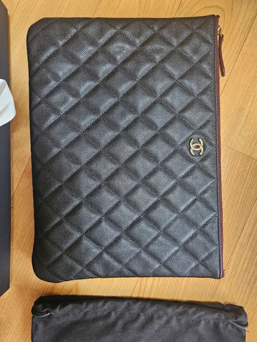 シャネル CHANEL クラシック Classic クラッチバッグ ブラック キャビア シルバー 101,790円