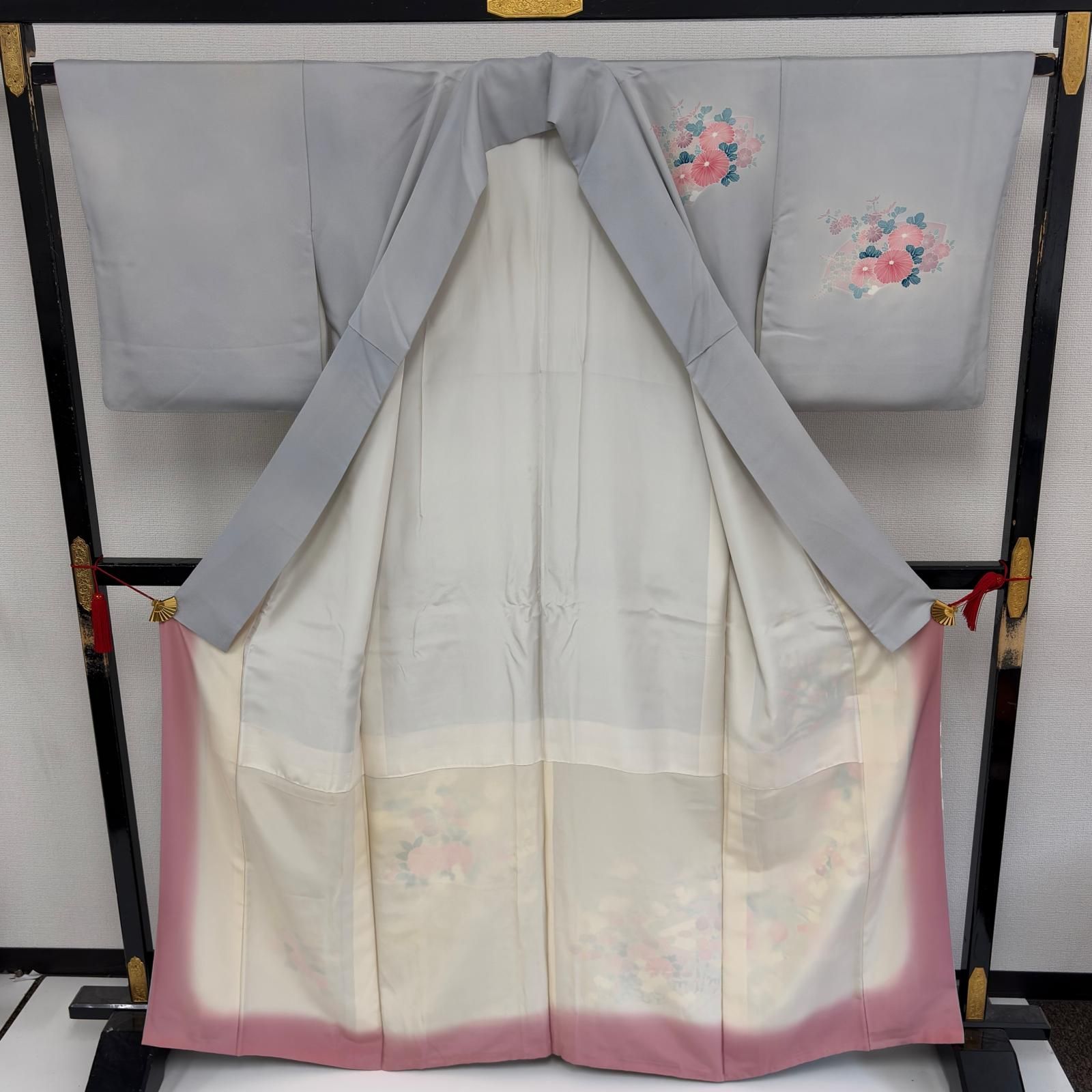 ア*ト様 裄66 縮緬 付け下げ 正絹 紋なし 上品な花 正絹 AK-6571 付け下げ 正絹 紋なし 美しい染めの花 袷 着物 a-657 - メルカリ