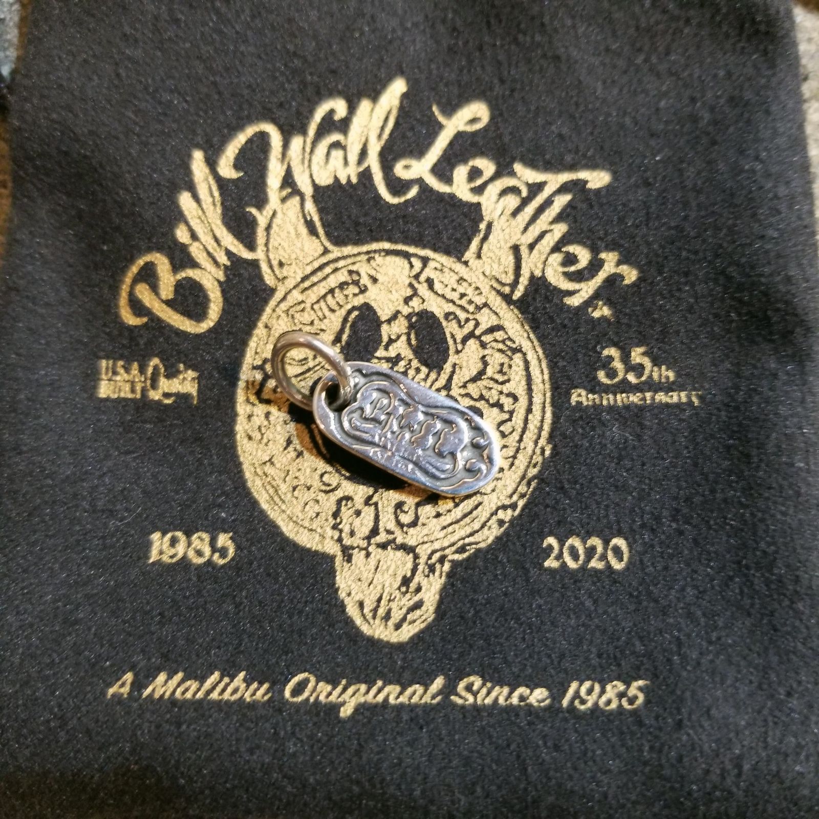 早い物勝ち！　美品✨　ビルウォールレザー　ロゴデザイン　タグチャーム Bill Wall Leather BWL TAG チャーム ネックレストップ ロゴ タグ
