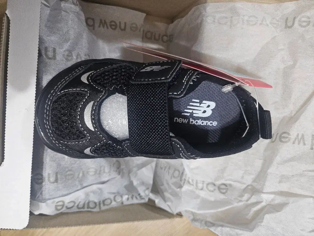 ニューバランス フリー 140 新品 出品