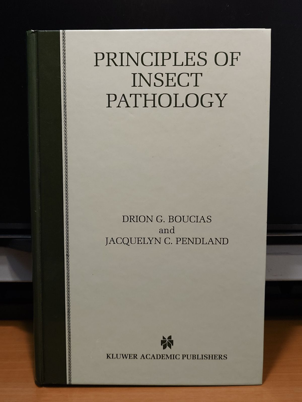 PRINCIPLES OF INSECT PATHOLOGY　DRION G. BOUCIAS and JACQUELYN C. PENDLAND