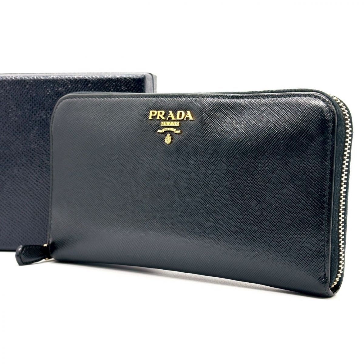 黒に品格を整える】 PRADA 長財布 サフィアーノレザー ラウンド
