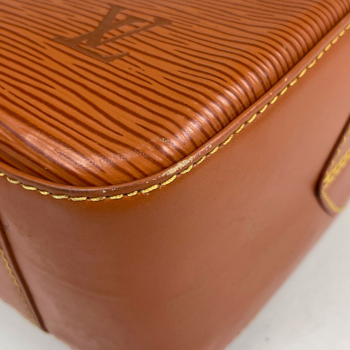 ルイ・ヴィトン Louis Vuitton ヴォルテール ショルダーバッグ エピ ジパングゴールド M52438 レディース 【中古】